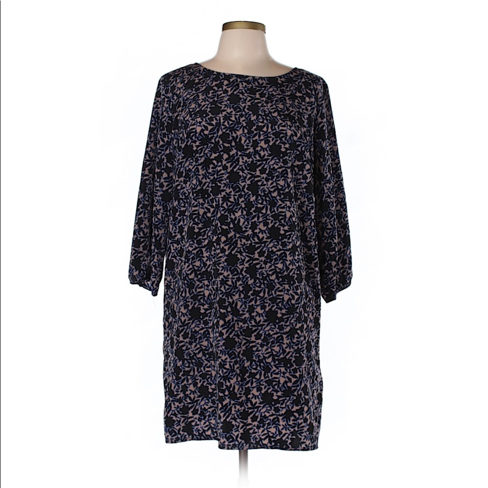 Classy business casual Old Navy floral shift dress